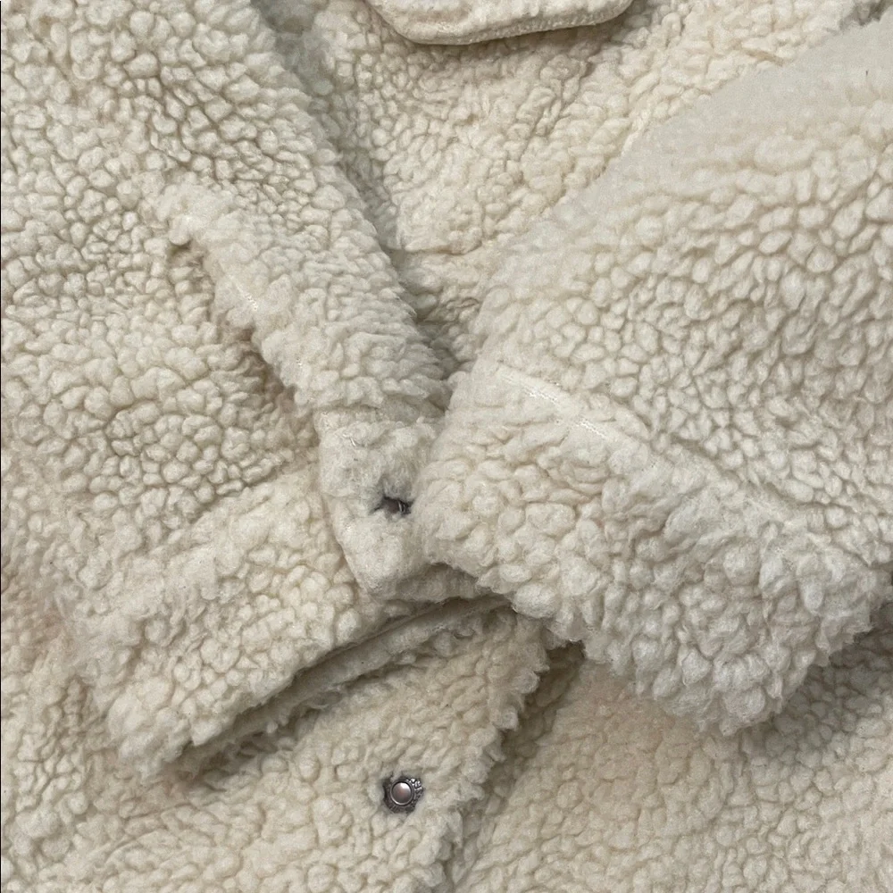 Levi’s Women’s Sherpa Fleece Trucker Jacket Cropped M Cream Coconut Snap Front - Picture 14 of 15